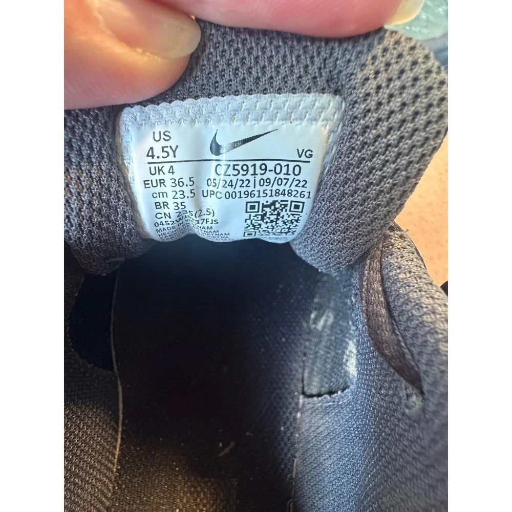 Nike Softball Cleats Molded Youth Kids Black and White CZ5919-010 Size‎ 4.5Y